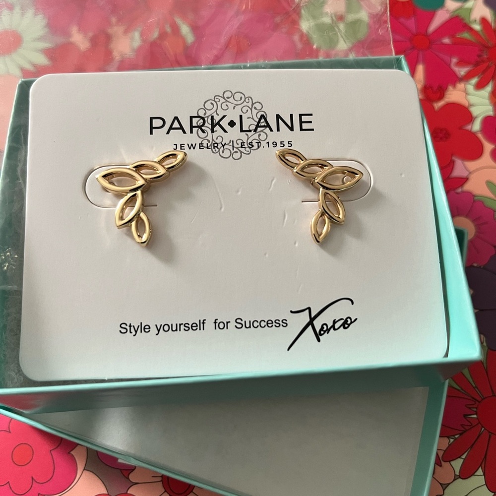 COPY - Gold pierced “crepe” earrings